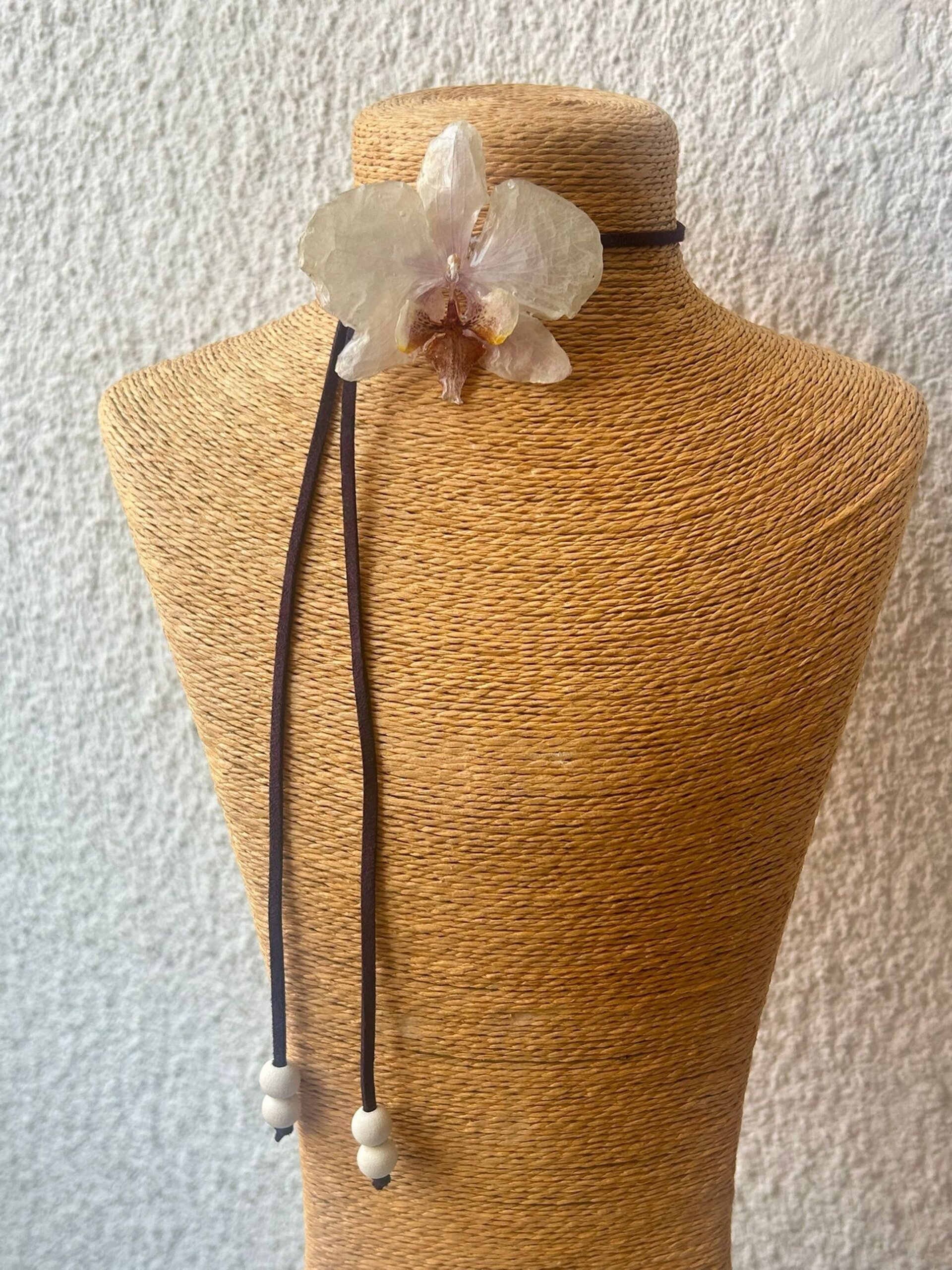 Collar Orquidea Blanca Cordon 🤍 - 2
