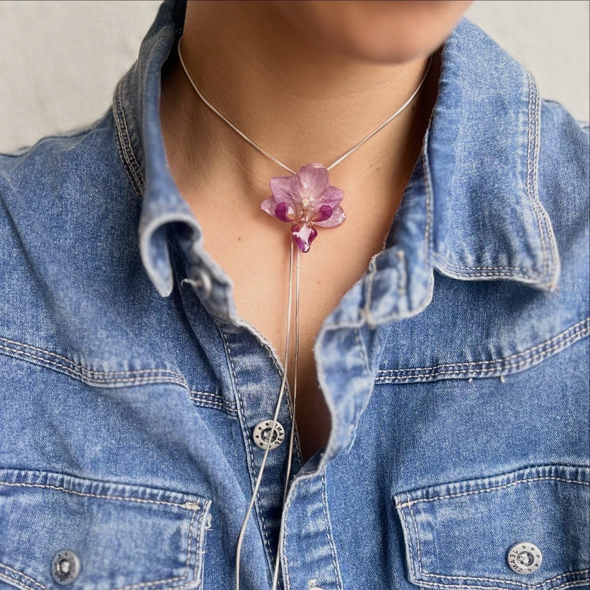 Clara 🔮 - collar corbata mini orquídea - 1