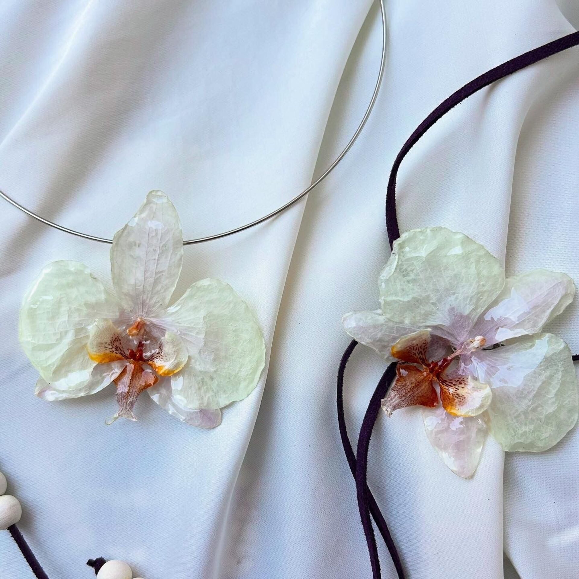 Collar Orquidea Blanca Cordon 🤍 - 3
