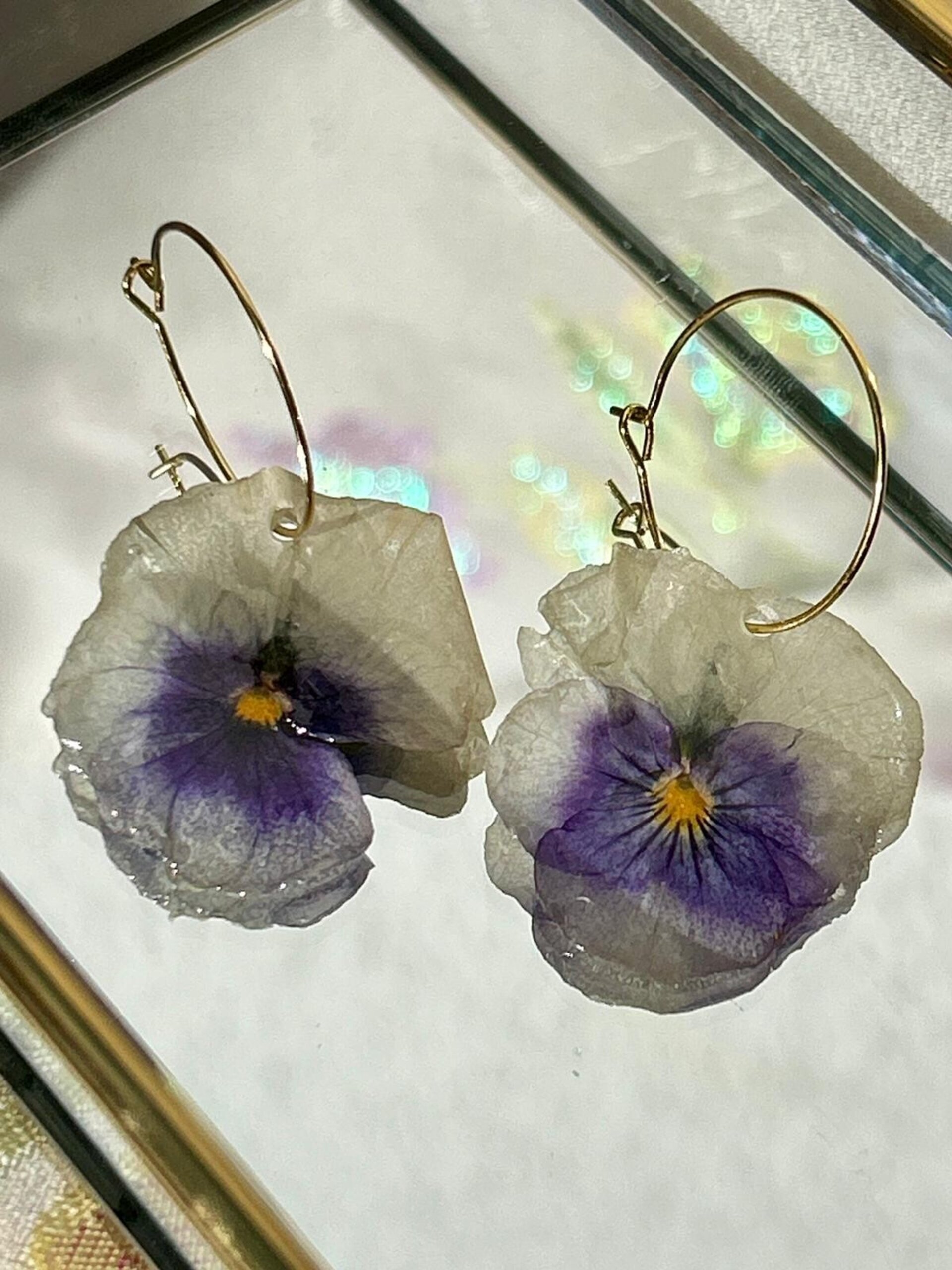 Memorias Imposibles 💗 - Pendientes Violas Aro Dorado - 1