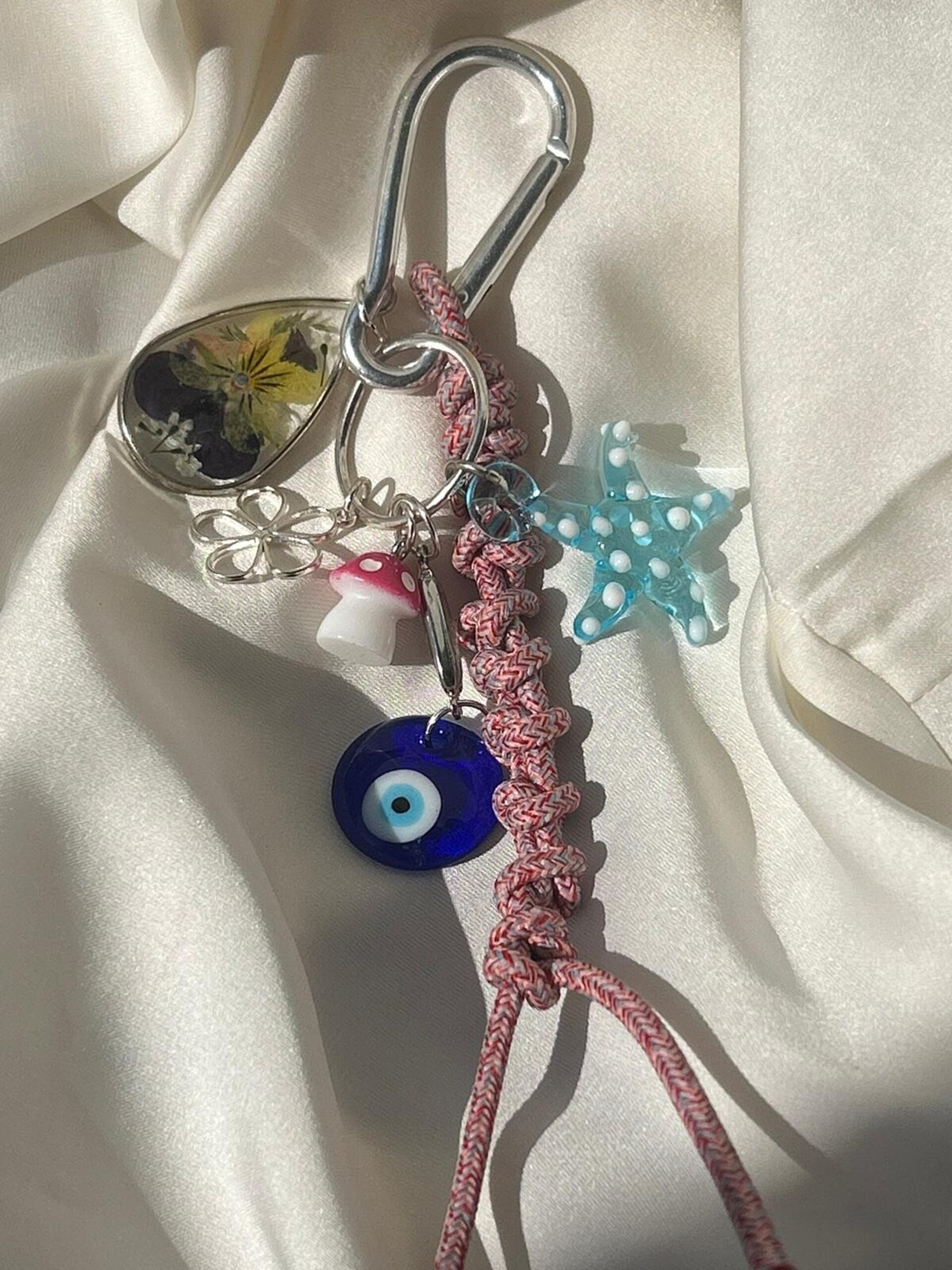 Charm para bolso modelo PEACE 🪬 - 1