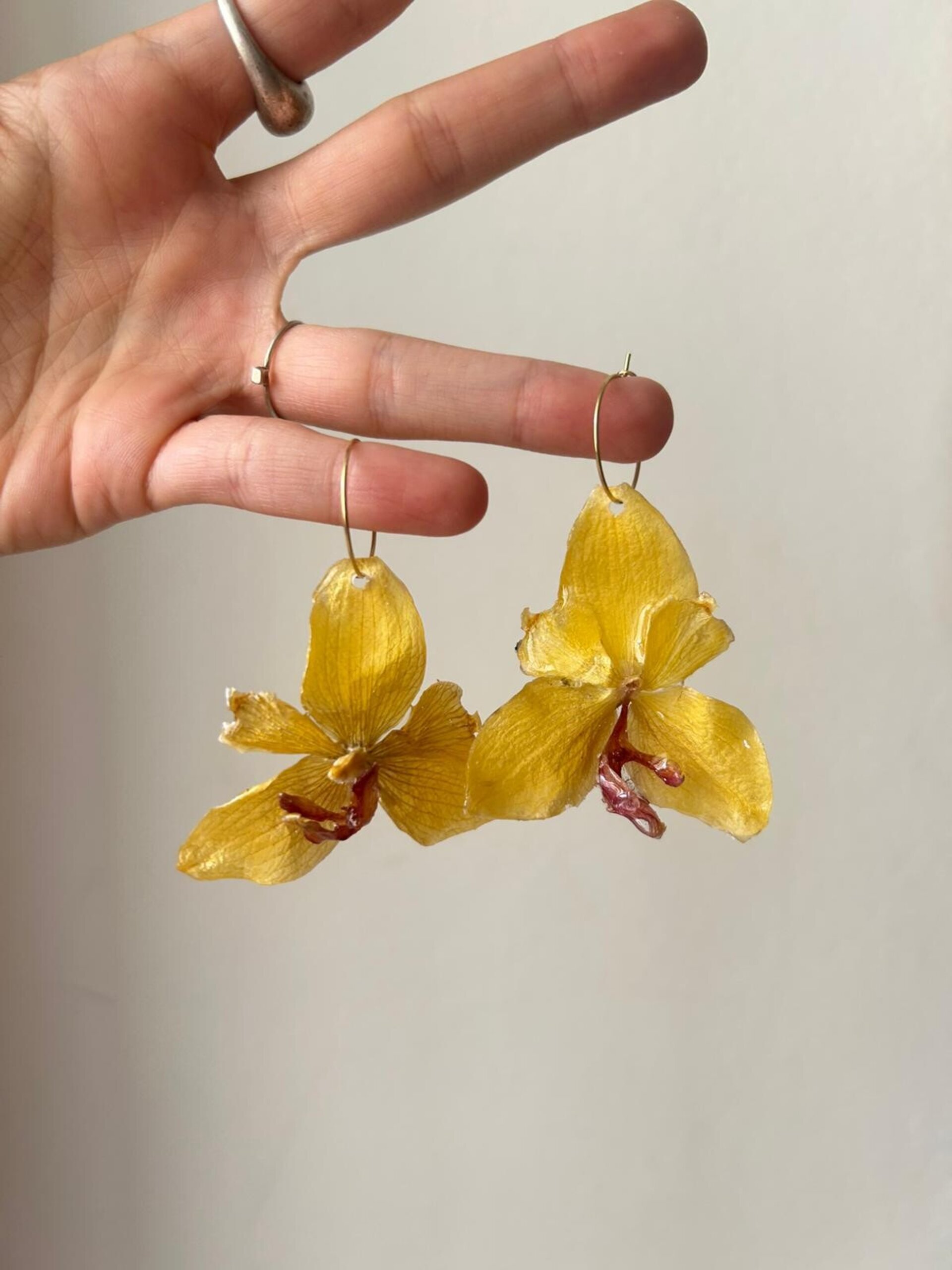 Betty 🧈 - Pendientes Orquídeas Amarillas - 1