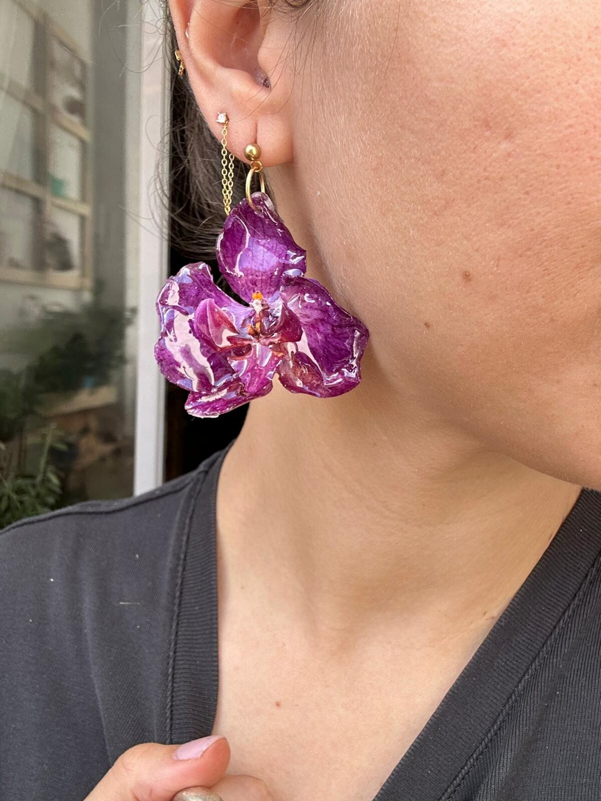 Vuelo 307 ✈️ - Pendientes Orquideas Medianas Lila Oscuro - 3