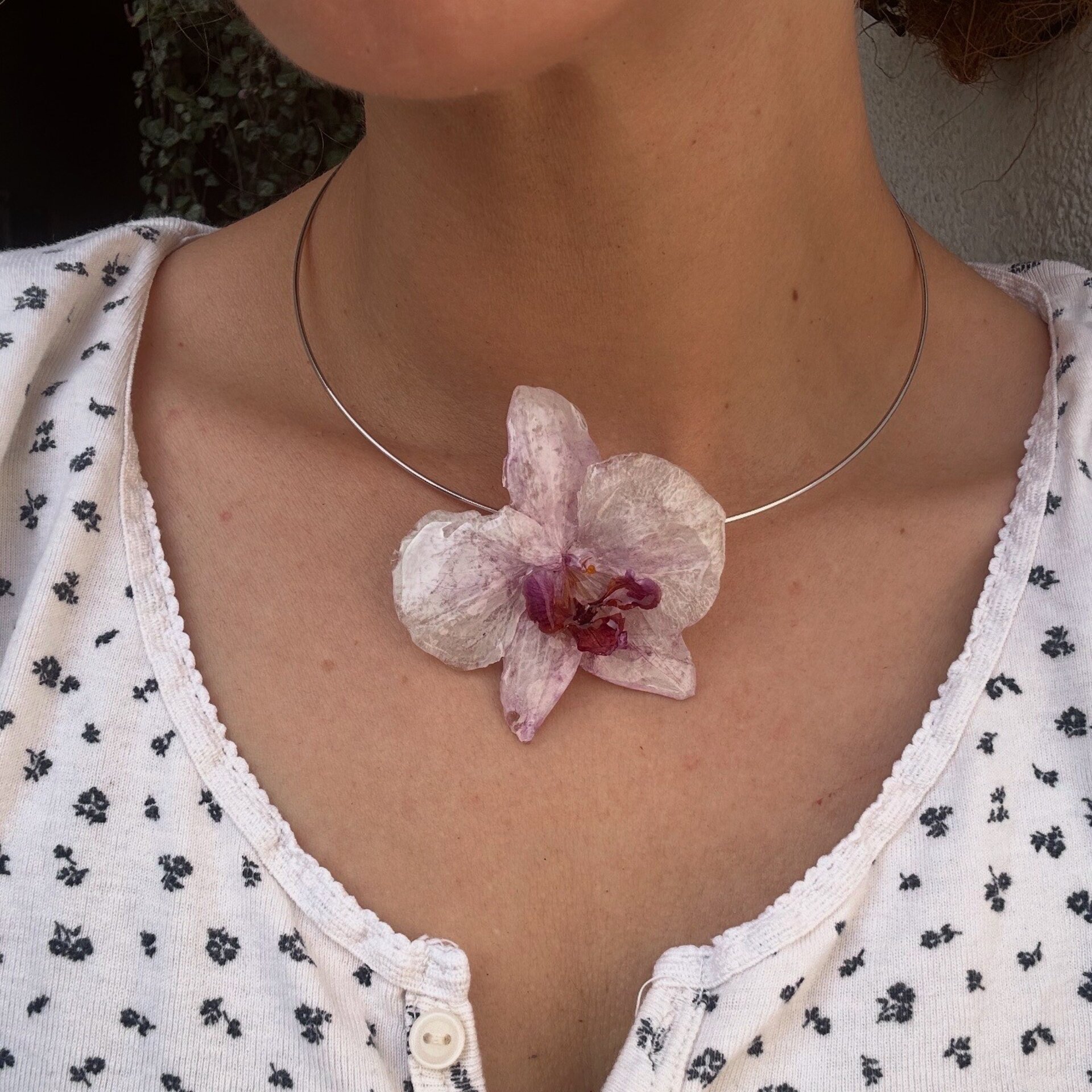 Collar Orquídea Blanca Lila 🔮 - 4