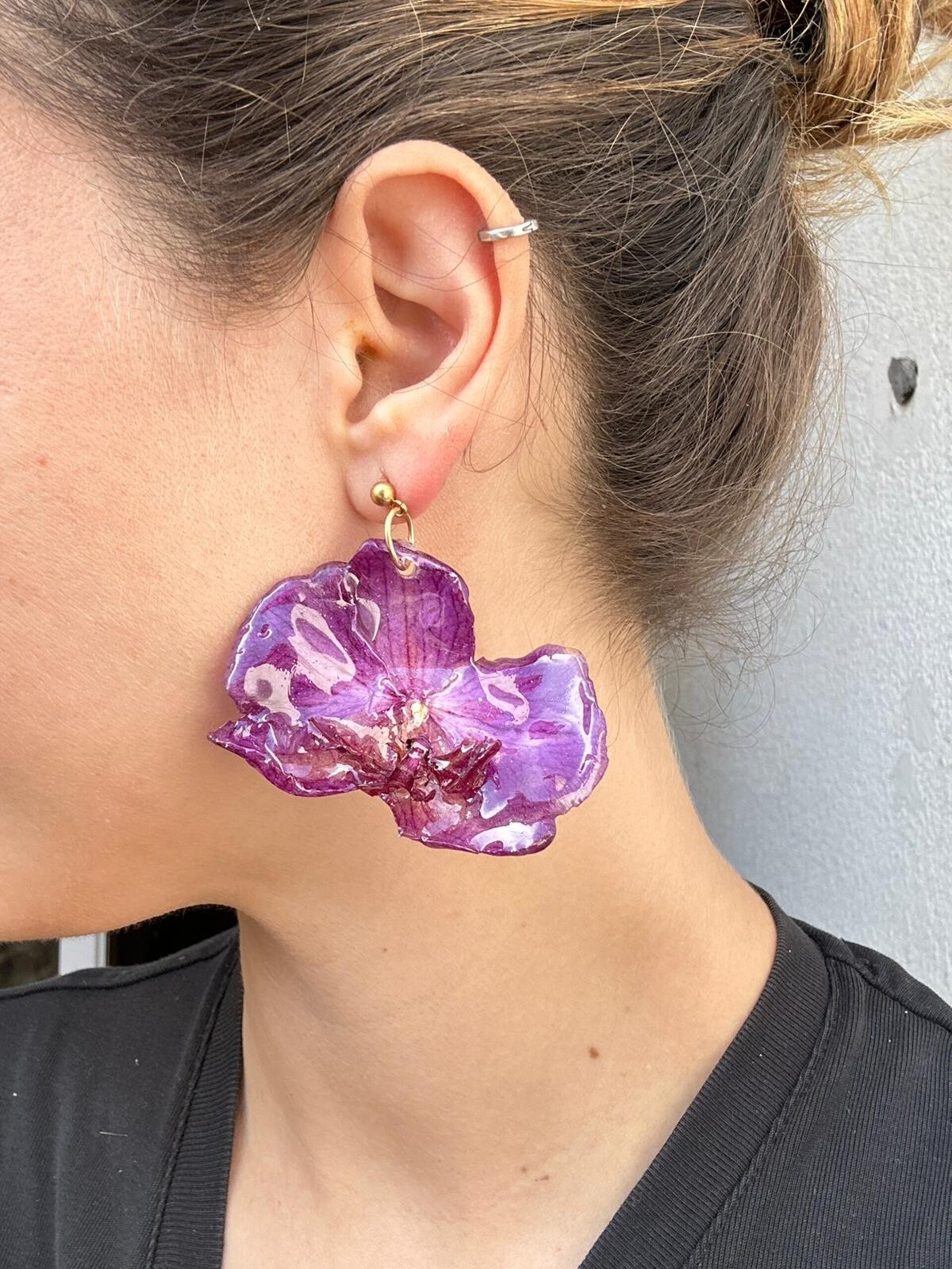 Vuelo 307 ✈️ - Pendientes Orquideas Medianas Lila Oscuro - 2