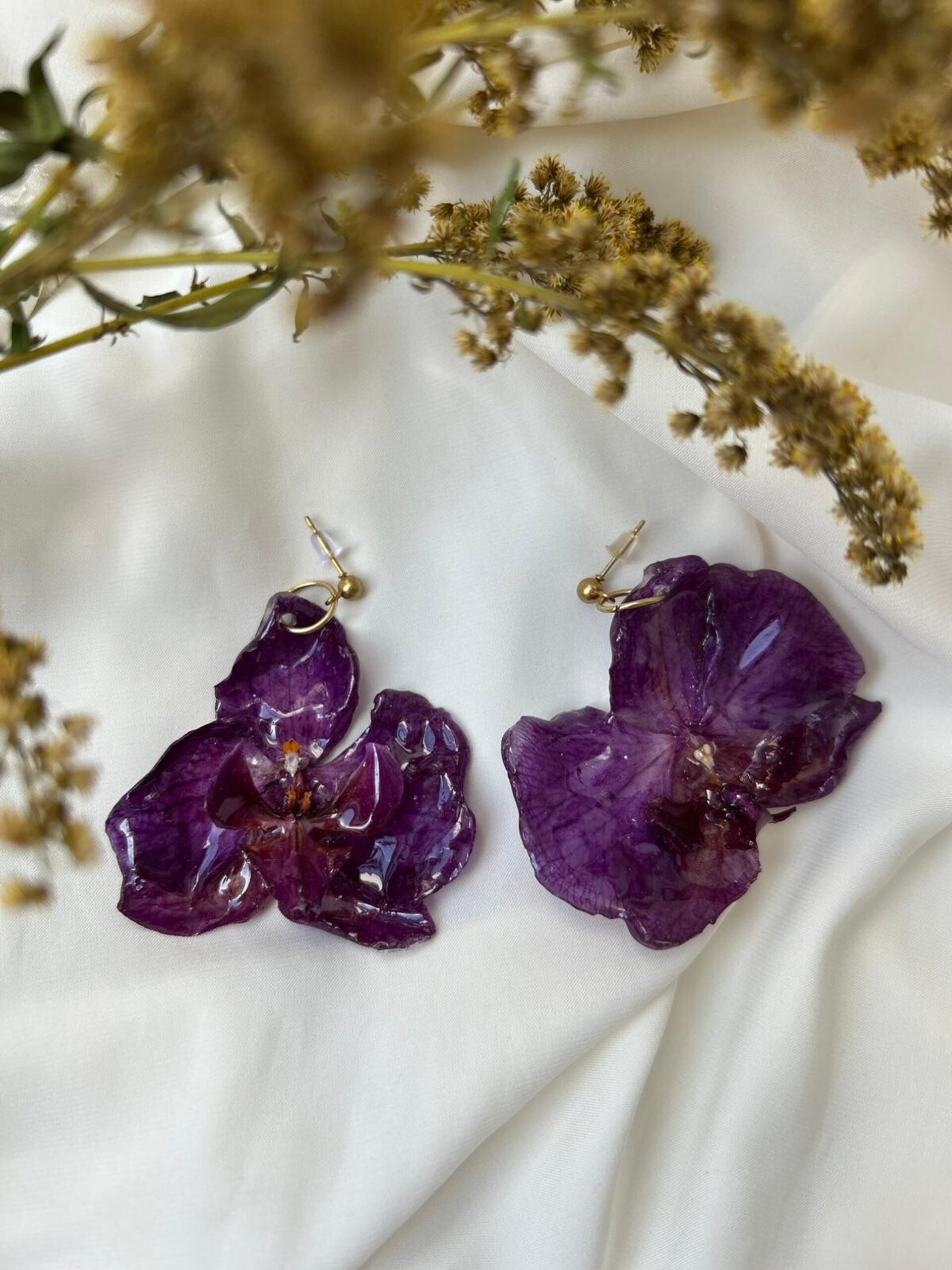 Vuelo 307 ✈️ - Pendientes Orquideas Medianas Lila Oscuro - 1